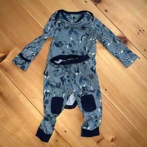 Patagonia onesie top and bottom set